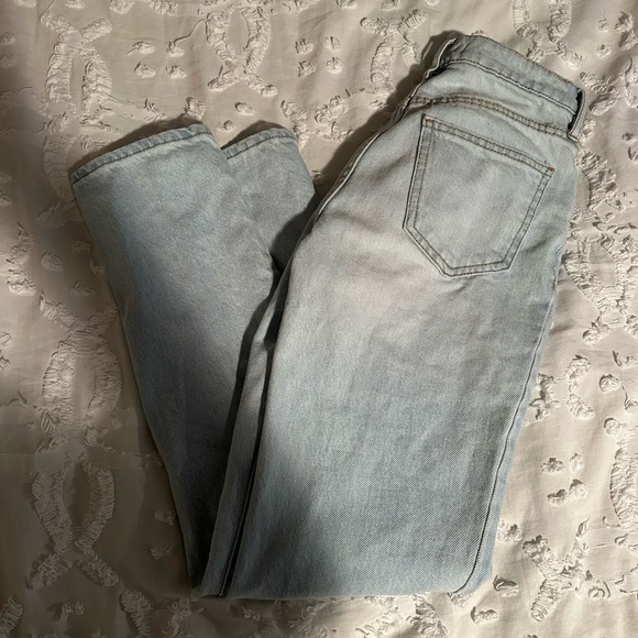 light wash mom jeans - Picture 4 of 6